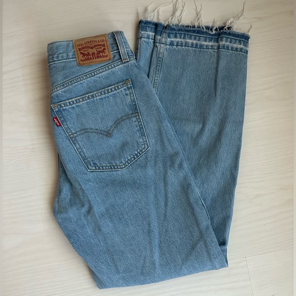** SOLD ** Levi’s Low Pro Classic Straight Leg Jeans - Picture 5 of 6